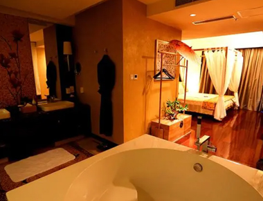 杭州西湖区养生会所的黄昏恋：当爱情遇上八十岁